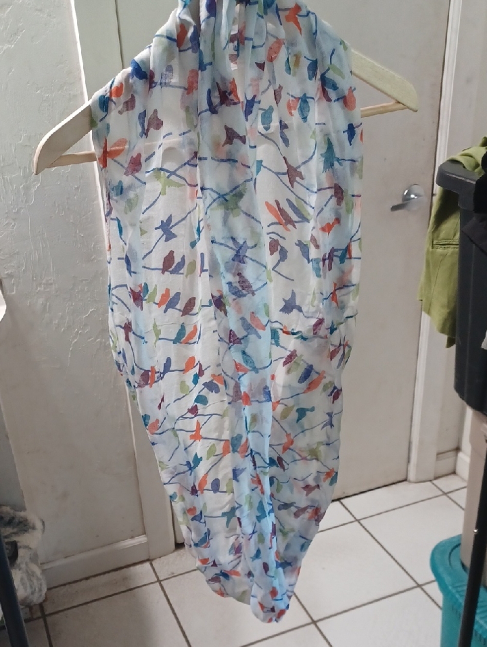 Source Unknown White Scarf with Multicolor Bird Print
